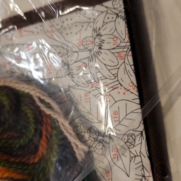 Crewel Embroidery Kit NWT - Picture 5 of 6